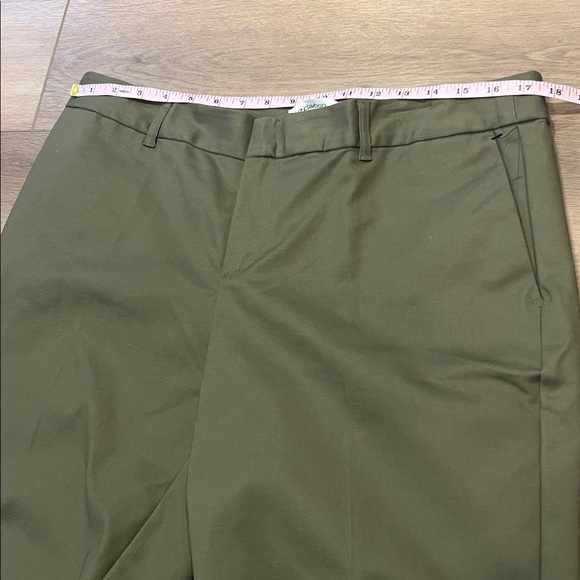 NWT Liz Claiborne Emma Style Olive Green Shorts Modest Cotton/Spandex - Picture 4 of 11